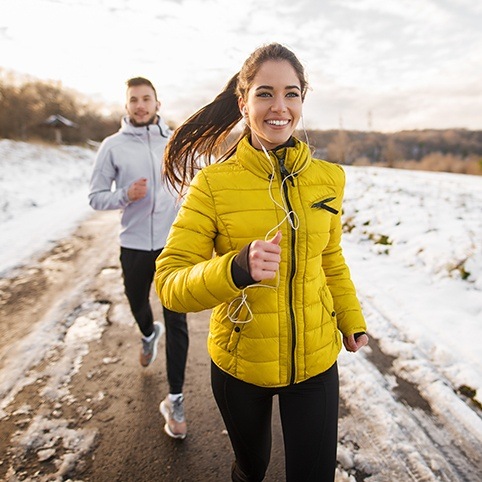 Man and woman jogging together after treatment for hip labrum tears