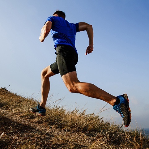 Man jogging after treatment for knee injury