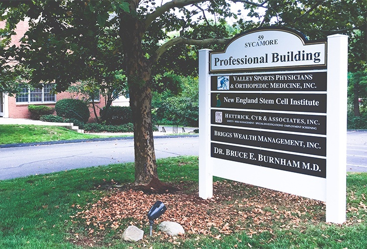 Professoinal Building sign with Valley Sports Physicians & Orthopedic Medicine logo