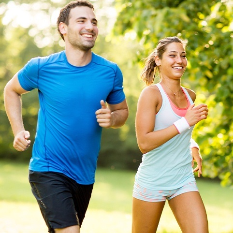 Couple jogging together after patellofemoral syndrome treatment