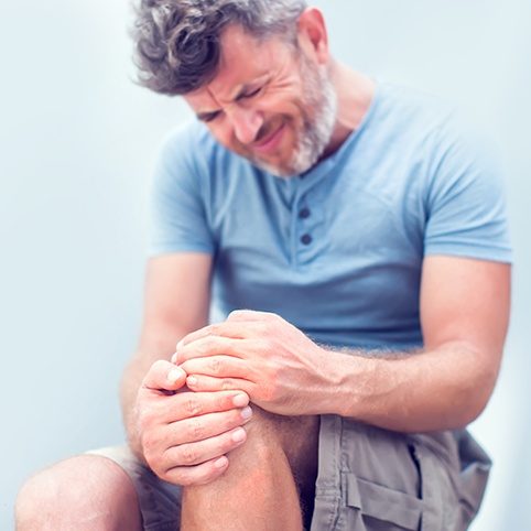 Man with knee pain prior to TenJet treatments